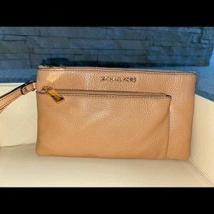 New Leather Michael Kors Wristlet